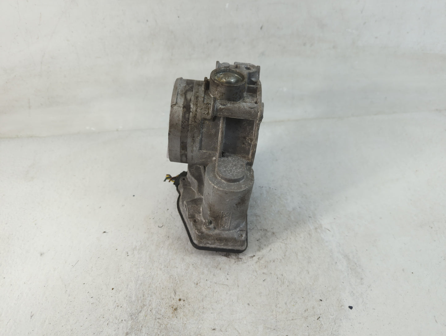 2011-2019 Ford Explorer Throttle Body P/N:AT4E-9F991-EL Fits Fits 2011 2012 2013 2014 2015 2016 2017 2018 2019 OEM Used Auto