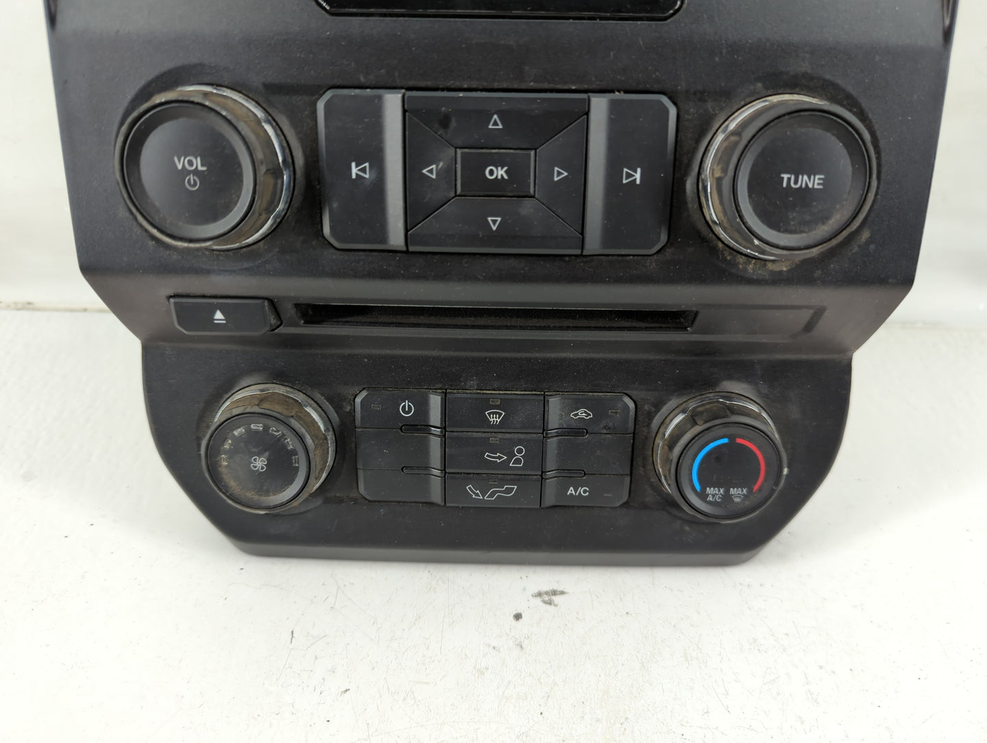 2018 Ford F-150 Radio AM FM Cd Player Receiver Replacement P/N:JL3T-18E243-BSH Fits OEM Used Auto Parts - Oemusedautoparts1.