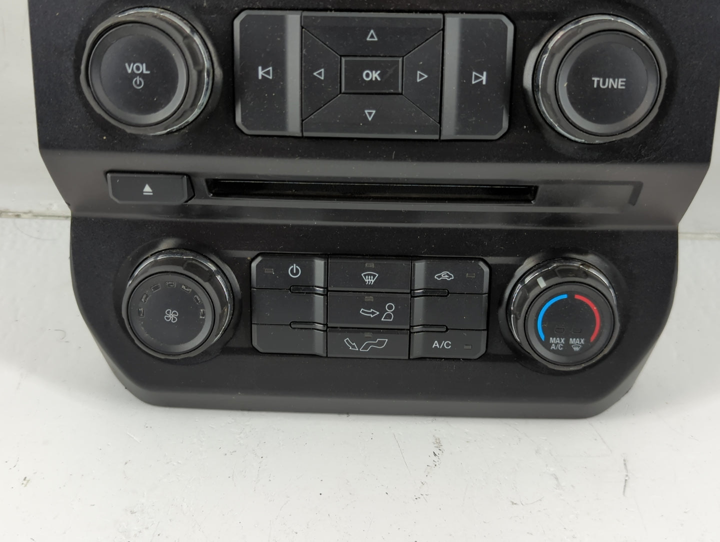 2018 Ford F-150 Radio AM FM Cd Player Receiver Replacement P/N:JL3T-18E243-BSH Fits OEM Used Auto Parts - Oemusedautoparts1.