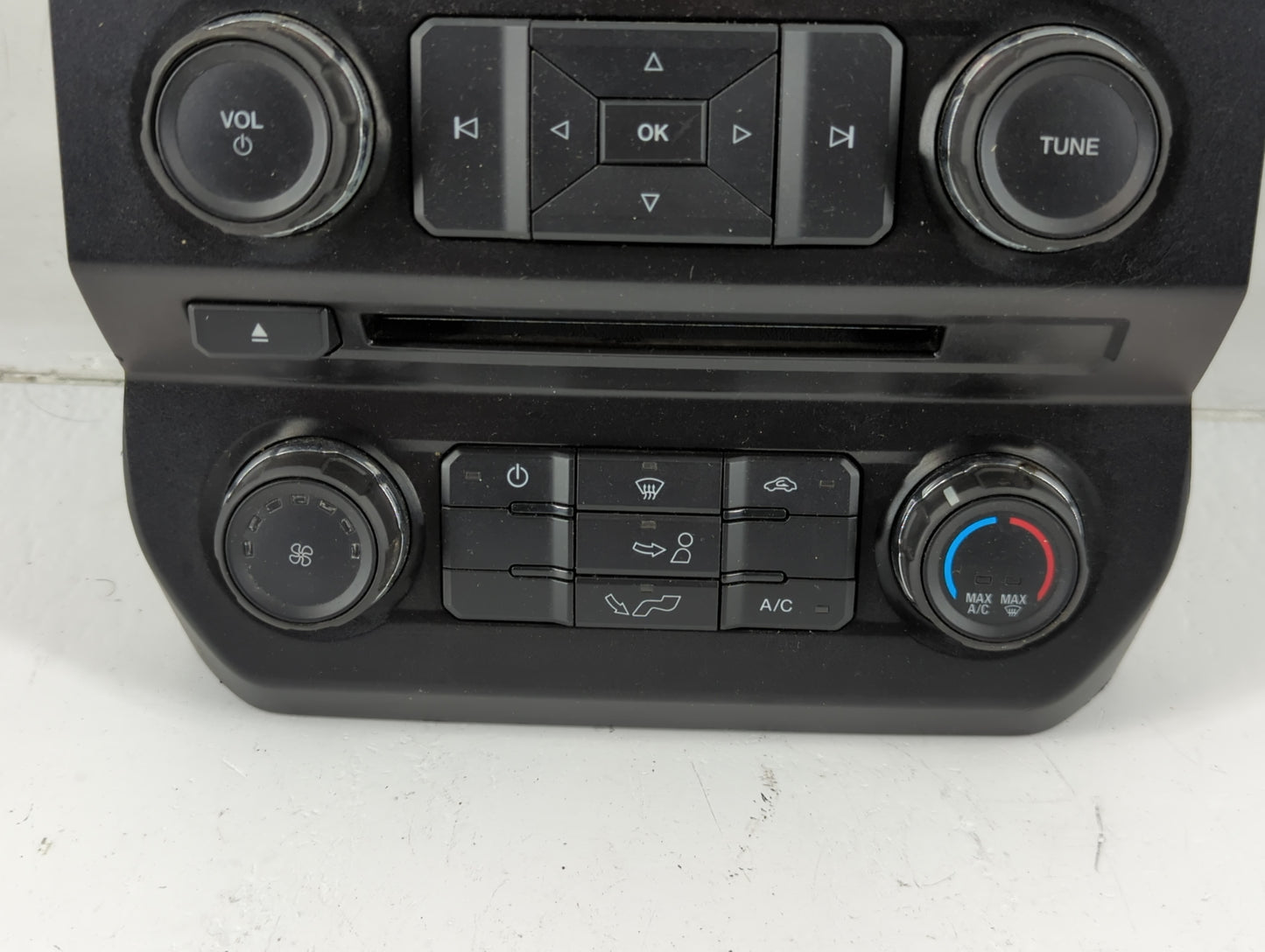 2018 Ford F-150 Radio AM FM Cd Player Receiver Replacement P/N:JL3T-18E243-BSH Fits OEM Used Auto Parts - Oemusedautoparts1.