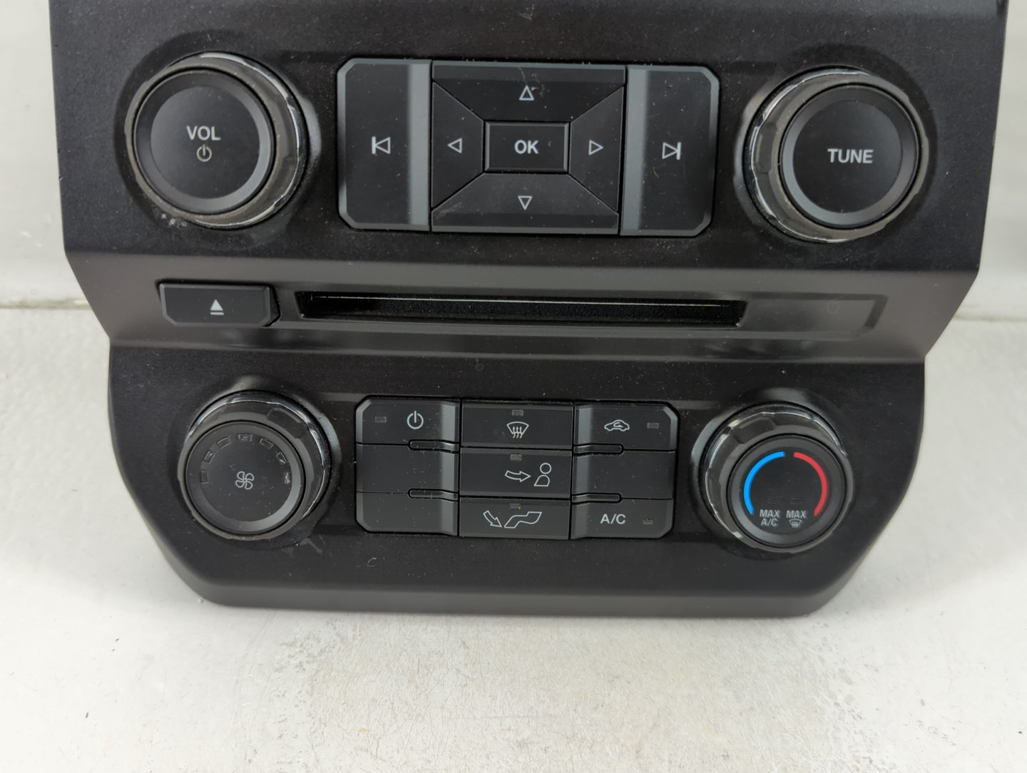 2018 Ford F-150 Radio AM FM Cd Player Receiver Replacement P/N:JL3T-18E243-BSE Fits OEM Used Auto Parts - Oemusedautoparts1.