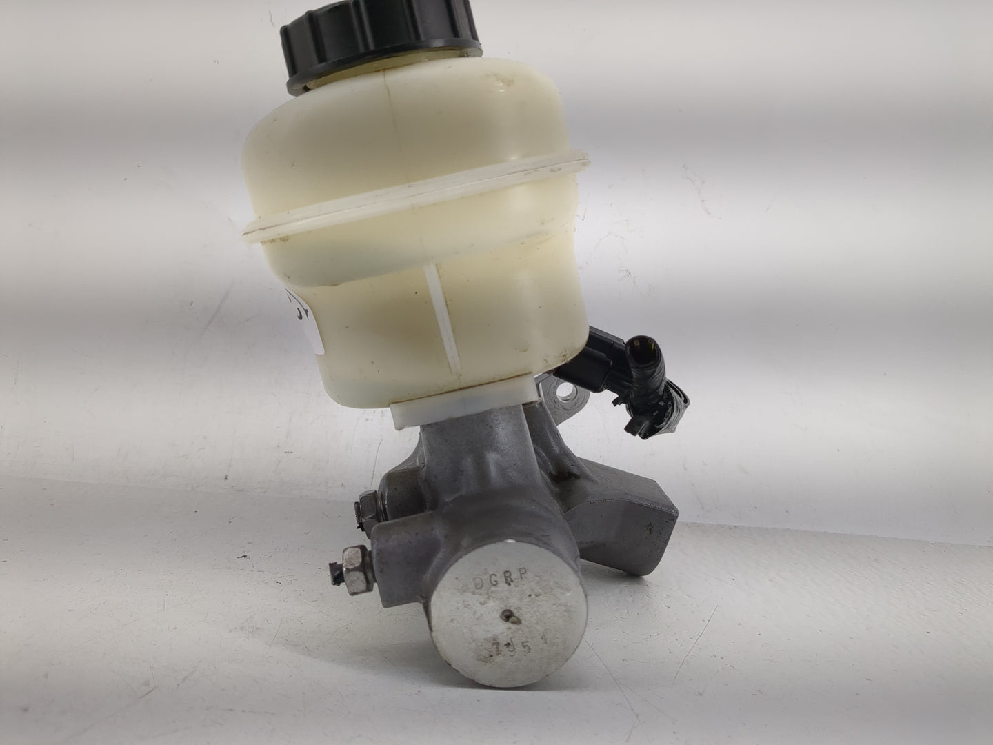2018-2020 Ford F-150 Brake Master Cylinder - Oemusedautoparts1.com