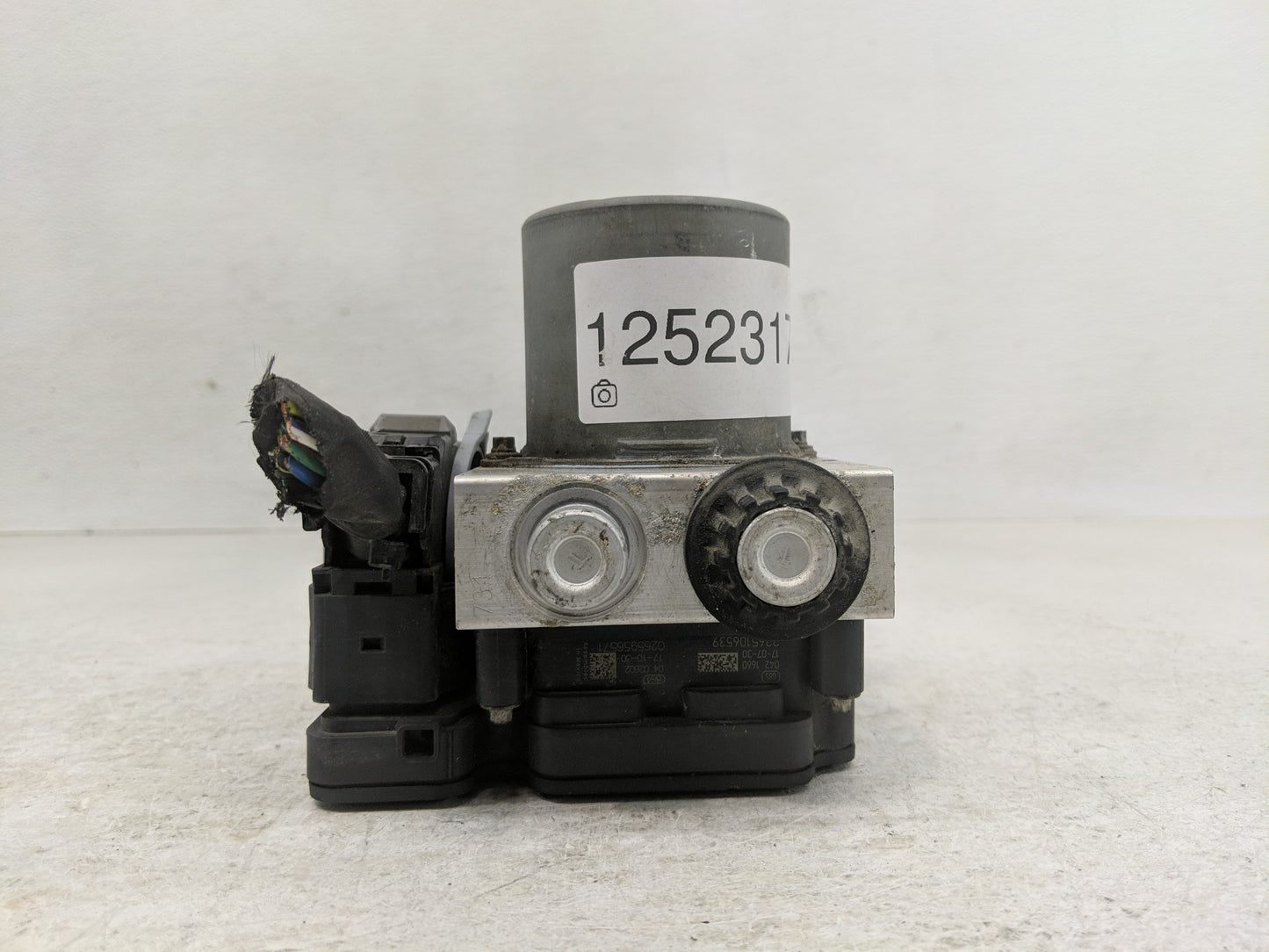 2018 Ford F-150 ABS Pump Control Module Replacement Fits OEM Used Auto Parts - Oemusedautoparts1.com