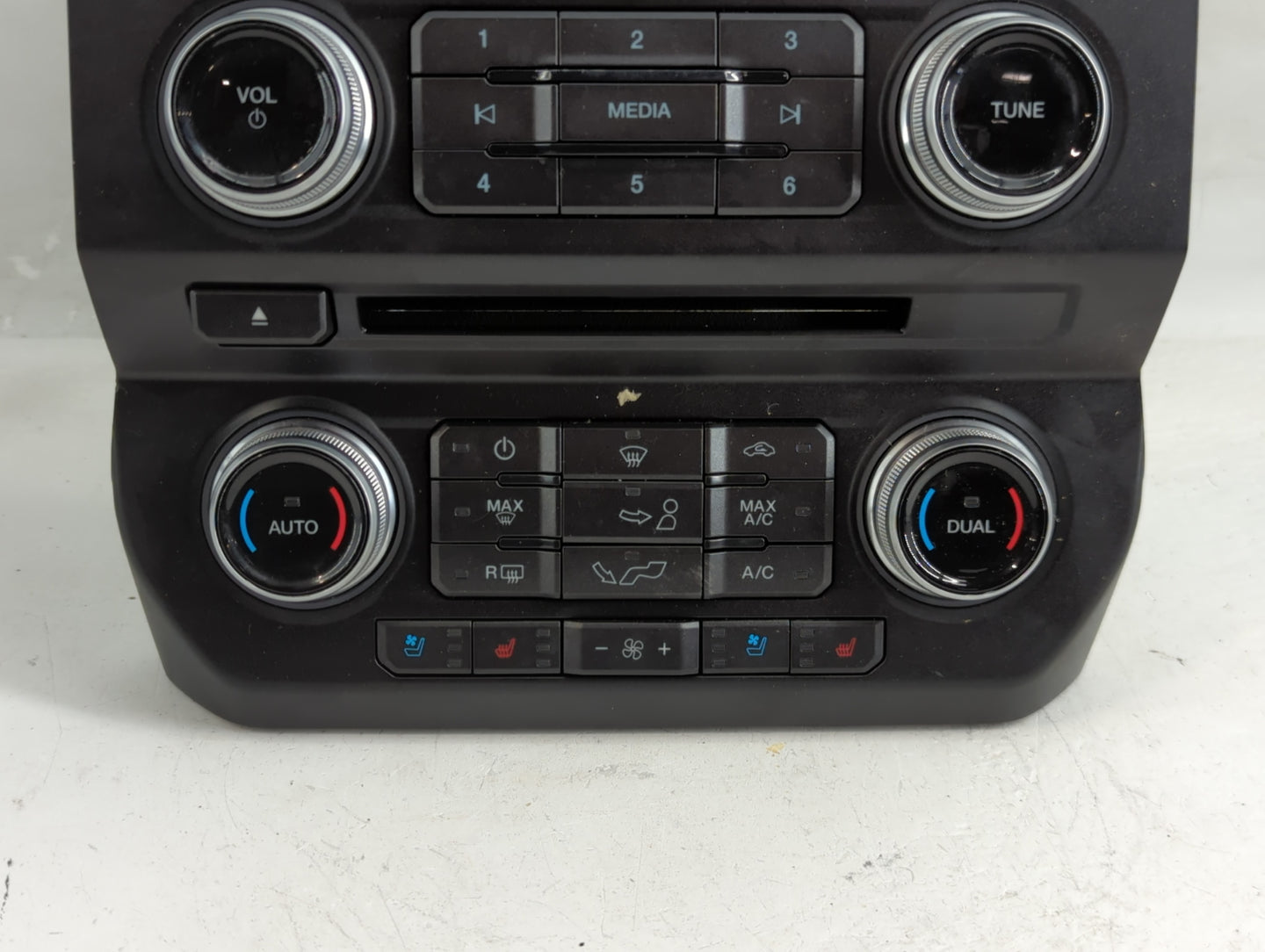 2018 Ford F-150 Radio AM FM Cd Player Receiver Replacement P/N:JL3T-18E245-BDG Fits OEM Used Auto Parts - Oemusedautoparts1.