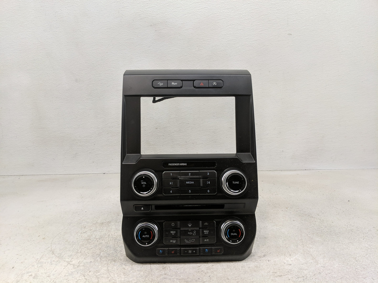 2018 Ford F-150 Radio AM FM Cd Player Receiver Replacement P/N:JL3T-18E245-ADE Fits OEM Used Auto Parts - Oemusedautoparts1.