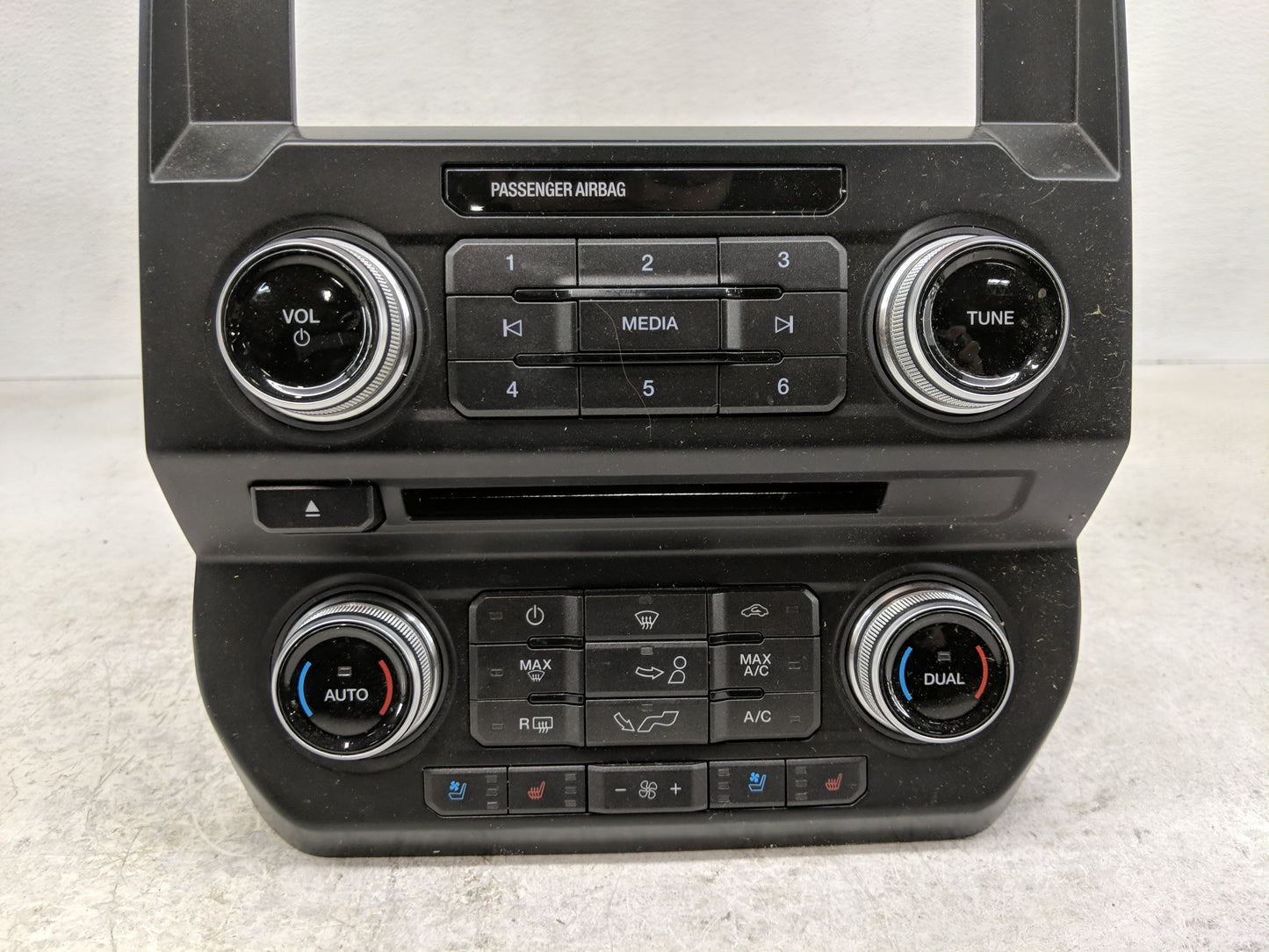 2018 Ford F-150 Radio AM FM Cd Player Receiver Replacement P/N:JL3T-18E245-ADE Fits OEM Used Auto Parts - Oemusedautoparts1.
