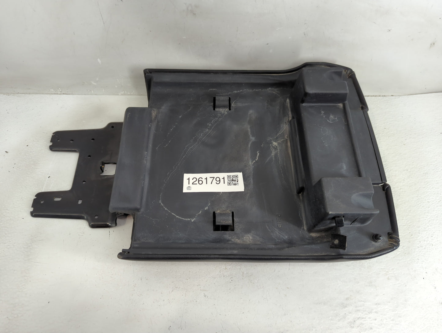 2018 Ford F-150 Center Console Armrest Cover Lid Fits OEM Used Auto Parts - Oemusedautoparts1.com