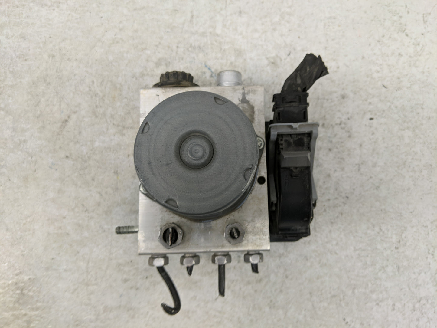 2018 Ford F-150 ABS Pump Control Module Replacement P/N:JL34-2B373-AK Fits OEM Used Auto Parts - Oemusedautoparts1.com