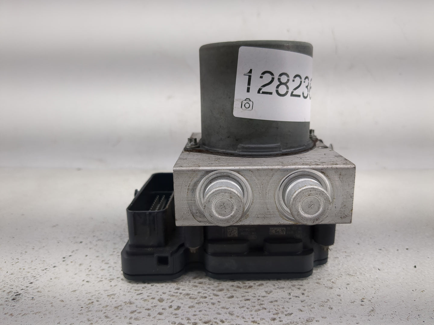 2018 Ford F-150 ABS Pump Control Module Replacement P/N:JL34-2B373-AK Fits OEM Used Auto Parts - Oemusedautoparts1.com