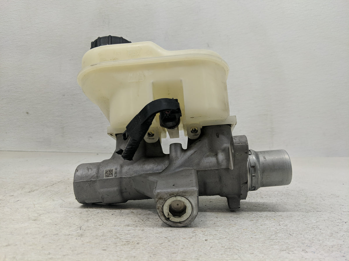 2018-2020 Ford F-150 Brake Master Cylinder 1302313 - Oemusedautoparts1.com