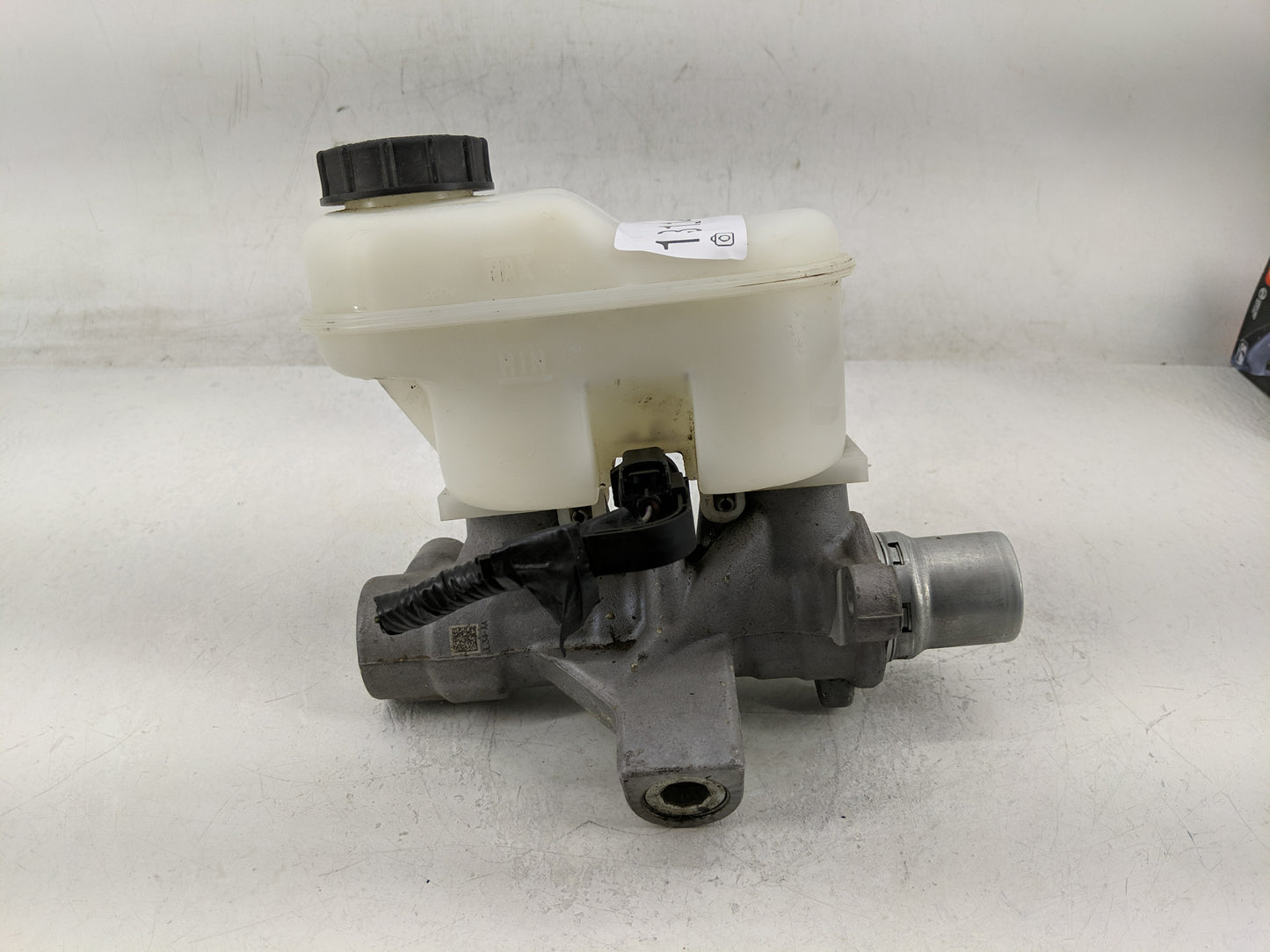 2018-2020 Ford F-150 Brake Master Cylinder 1311490 - Oemusedautoparts1.com