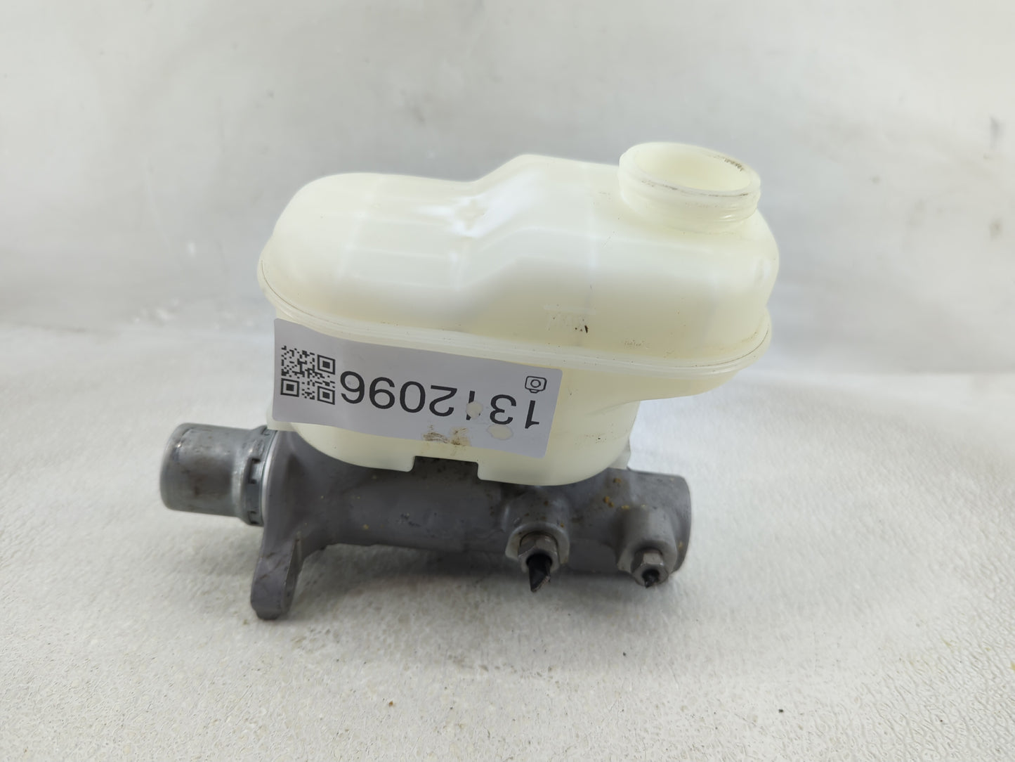 2018-2020 Ford F-150 Brake Master Cylinder 1312096 - Oemusedautoparts1.com