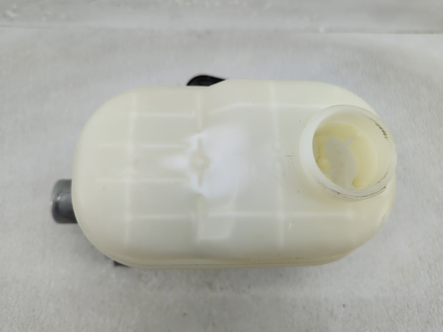 2018-2020 Ford F-150 Brake Master Cylinder 1312096 - Oemusedautoparts1.com