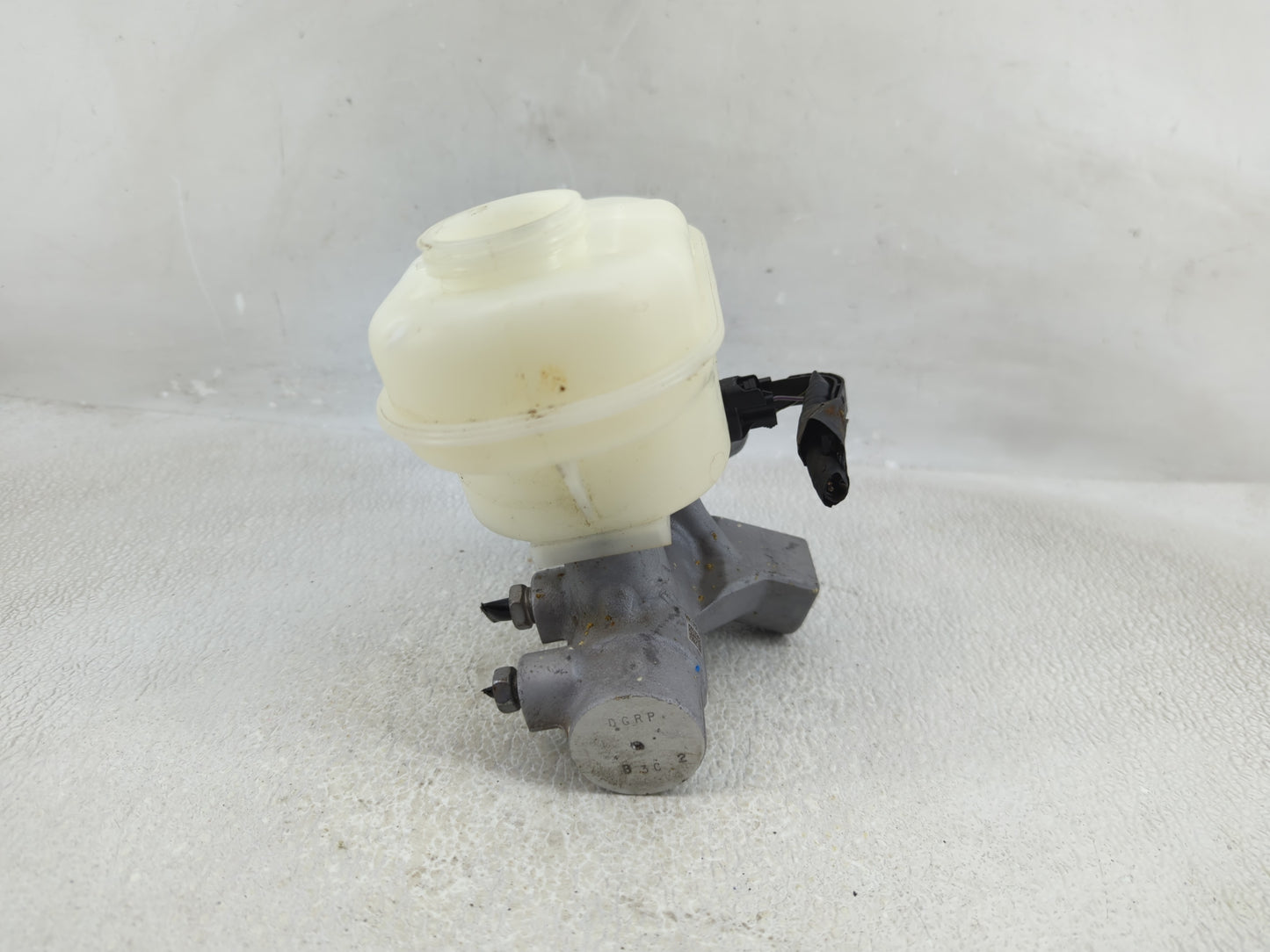 2018-2020 Ford F-150 Brake Master Cylinder 1312096 - Oemusedautoparts1.com
