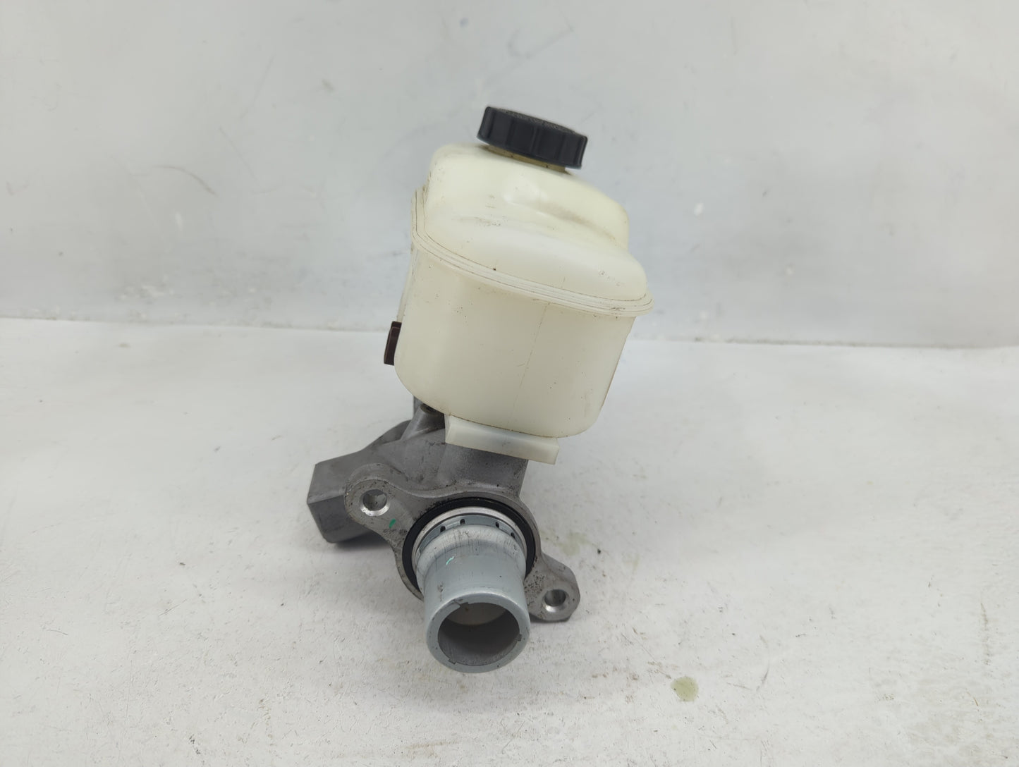 2018-2020 Ford F-150 Brake Master Cylinder 1376295 - Oemusedautoparts1.com