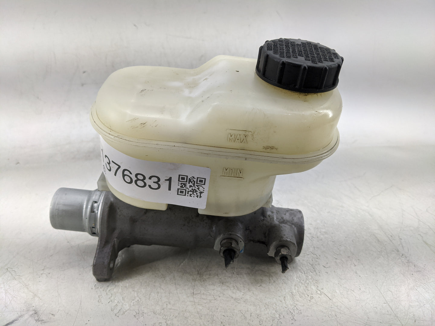2018-2020 Ford F-150 Brake Master Cylinder 1376831 - Oemusedautoparts1.com