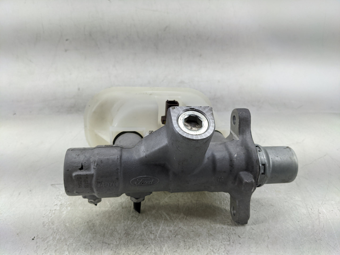 2018-2020 Ford F-150 Brake Master Cylinder 1376840 - Oemusedautoparts1.com