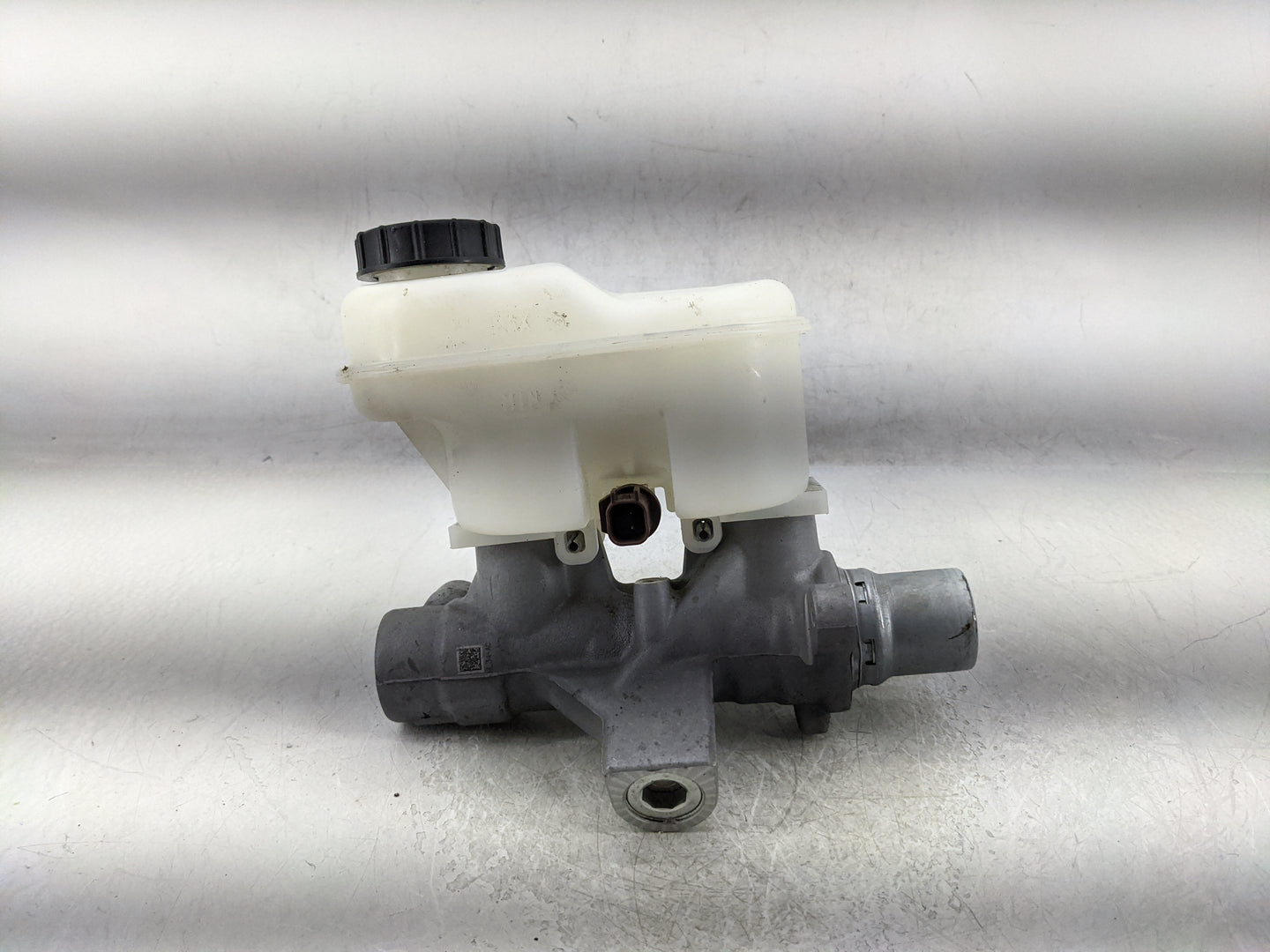 2018-2020 Ford F-150 Brake Master Cylinder 1376840 - Oemusedautoparts1.com