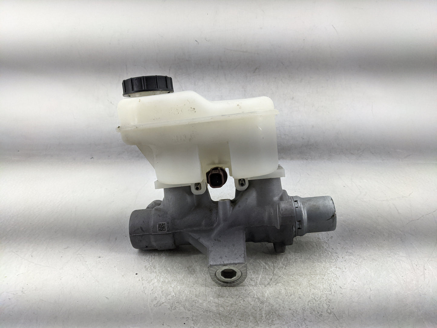 2018-2020 Ford F-150 Brake Master Cylinder 1376840 - Oemusedautoparts1.com