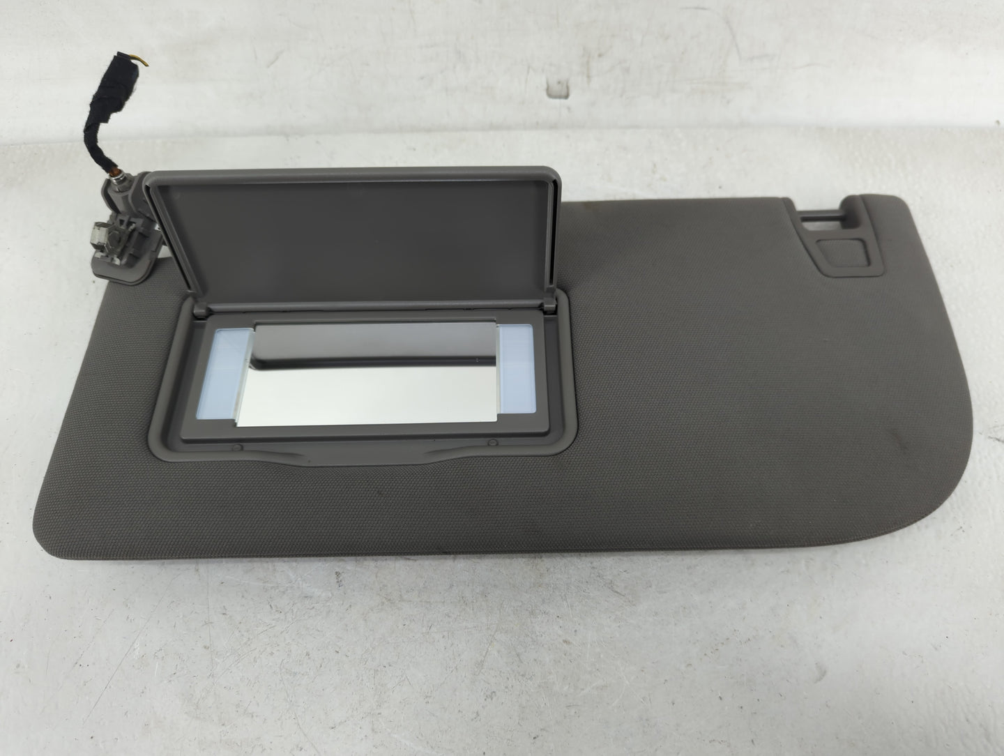 2018-2020 Ford F-150 Sun Visor Shade Replacement Passenger Right Mirror Fits Fits 2018 2019 2020 OEM Used Auto Parts - Oemus