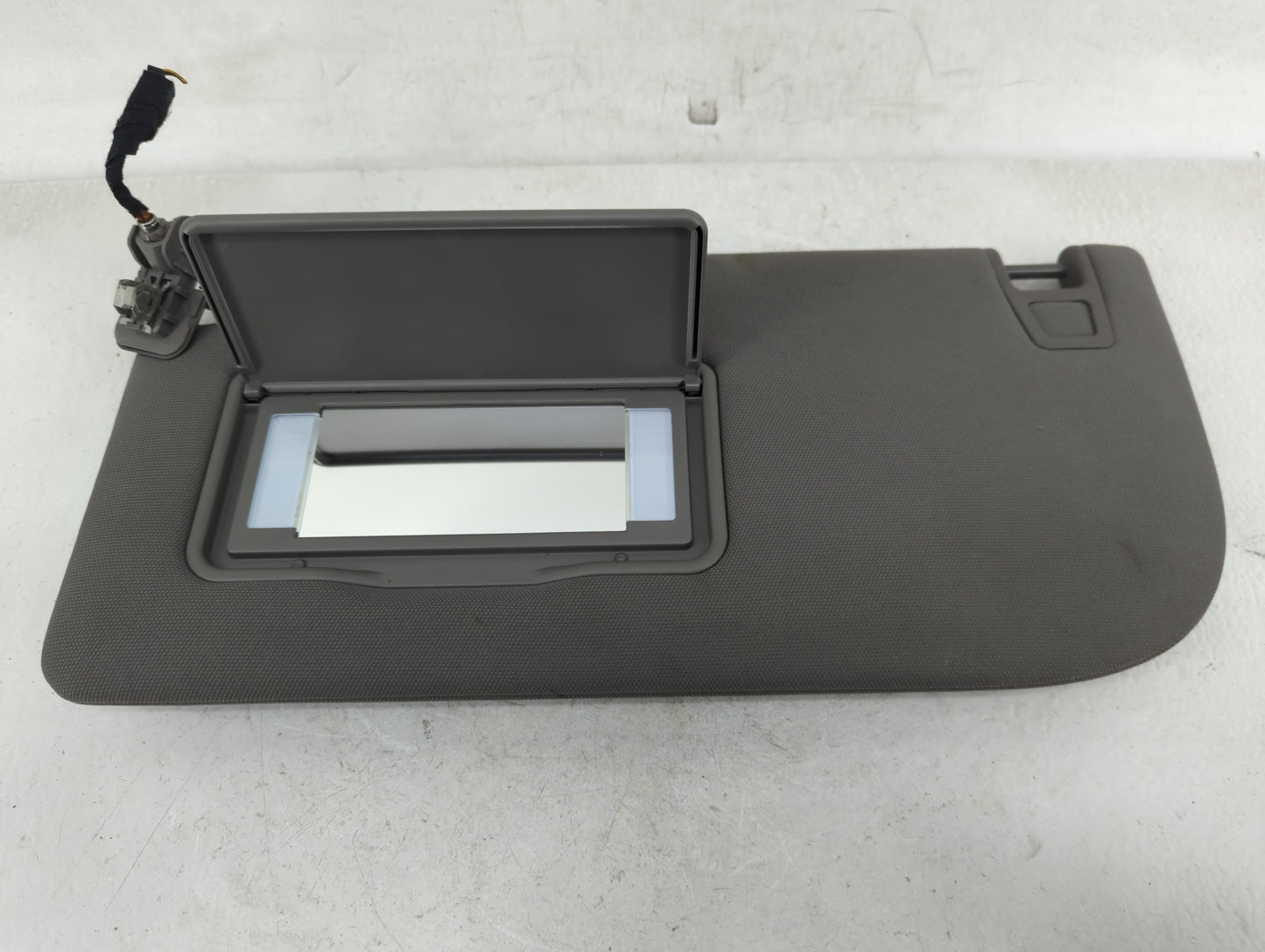 2018-2020 Ford F-150 Sun Visor Shade Replacement Passenger Right Mirror Fits Fits 2018 2019 2020 OEM Used Auto Parts - Oemus
