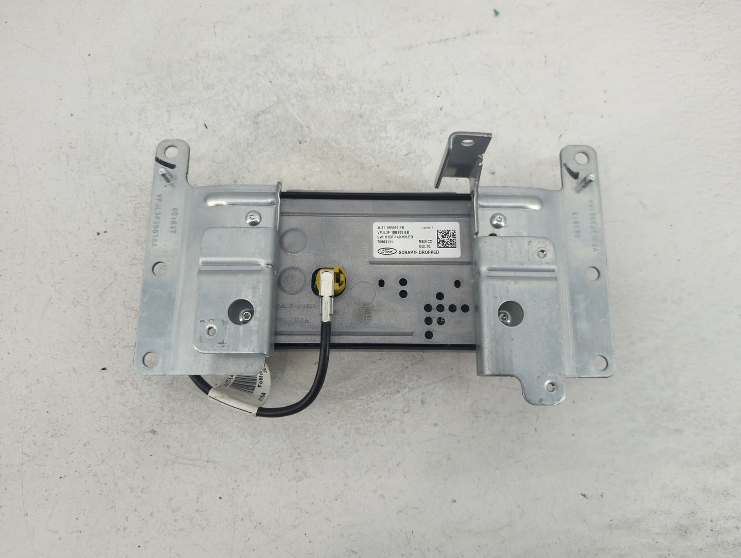2018 Ford F-150 Radio AM FM Cd Player Receiver Replacement P/N:JL3T-18B955-EB Fits Fits 2017 OEM Used Auto Parts - Oemusedau