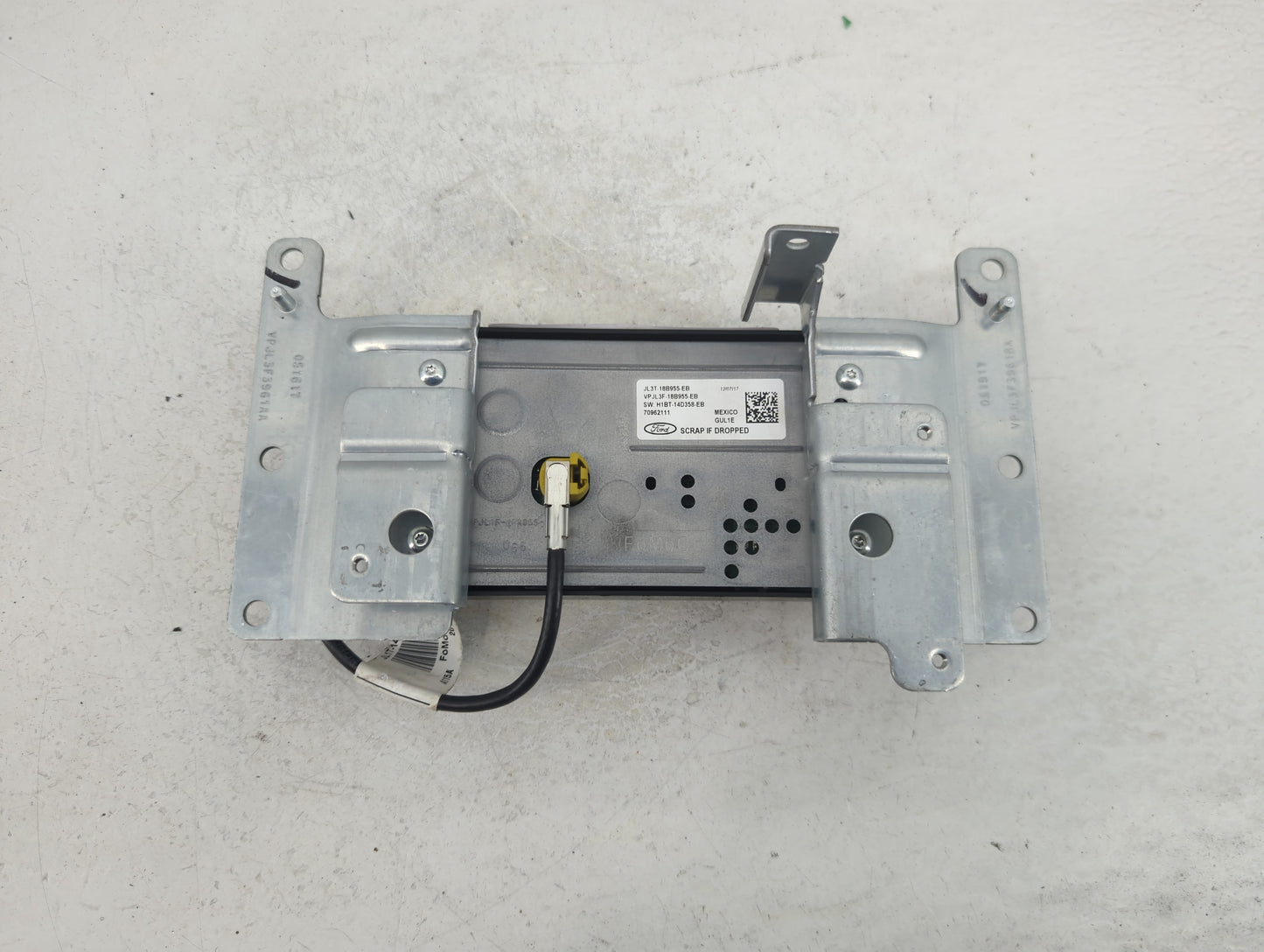 2018 Ford F-150 Radio AM FM Cd Player Receiver Replacement P/N:JL3T-18B955-EB Fits Fits 2017 OEM Used Auto Parts - Oemusedau