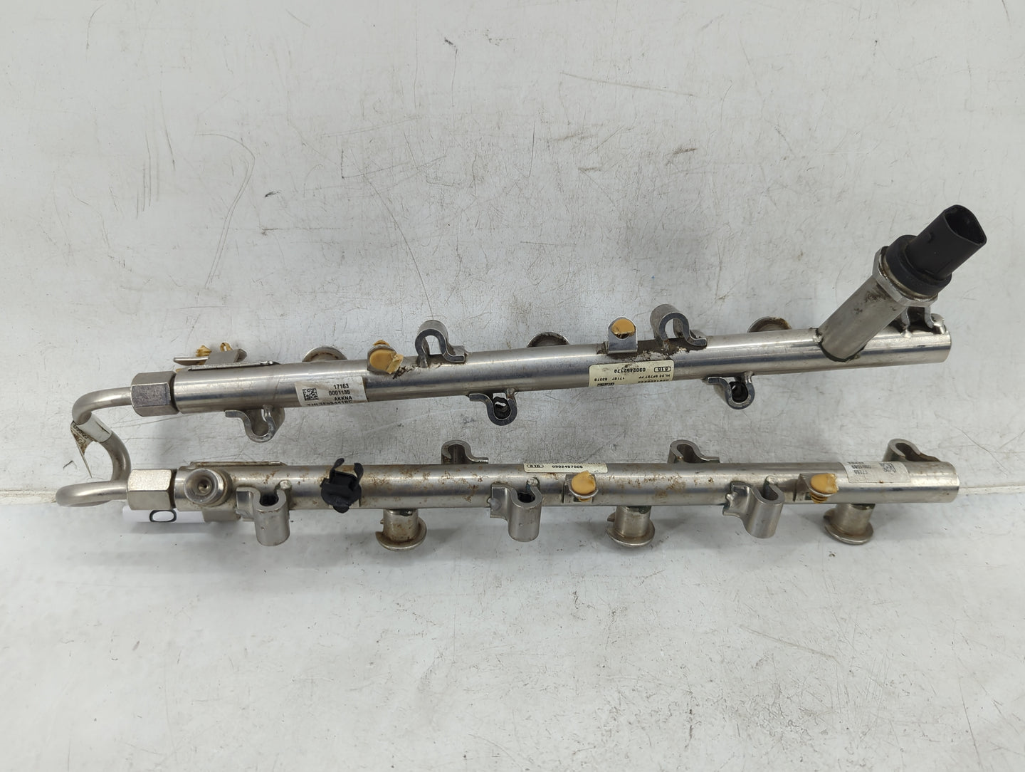 2018 Ford F-150 Fuel Injectors P/N:HL3E 9F797 EE 0302457005, 0261555244 Fits OEM Used Auto Parts - Oemusedautoparts1.com