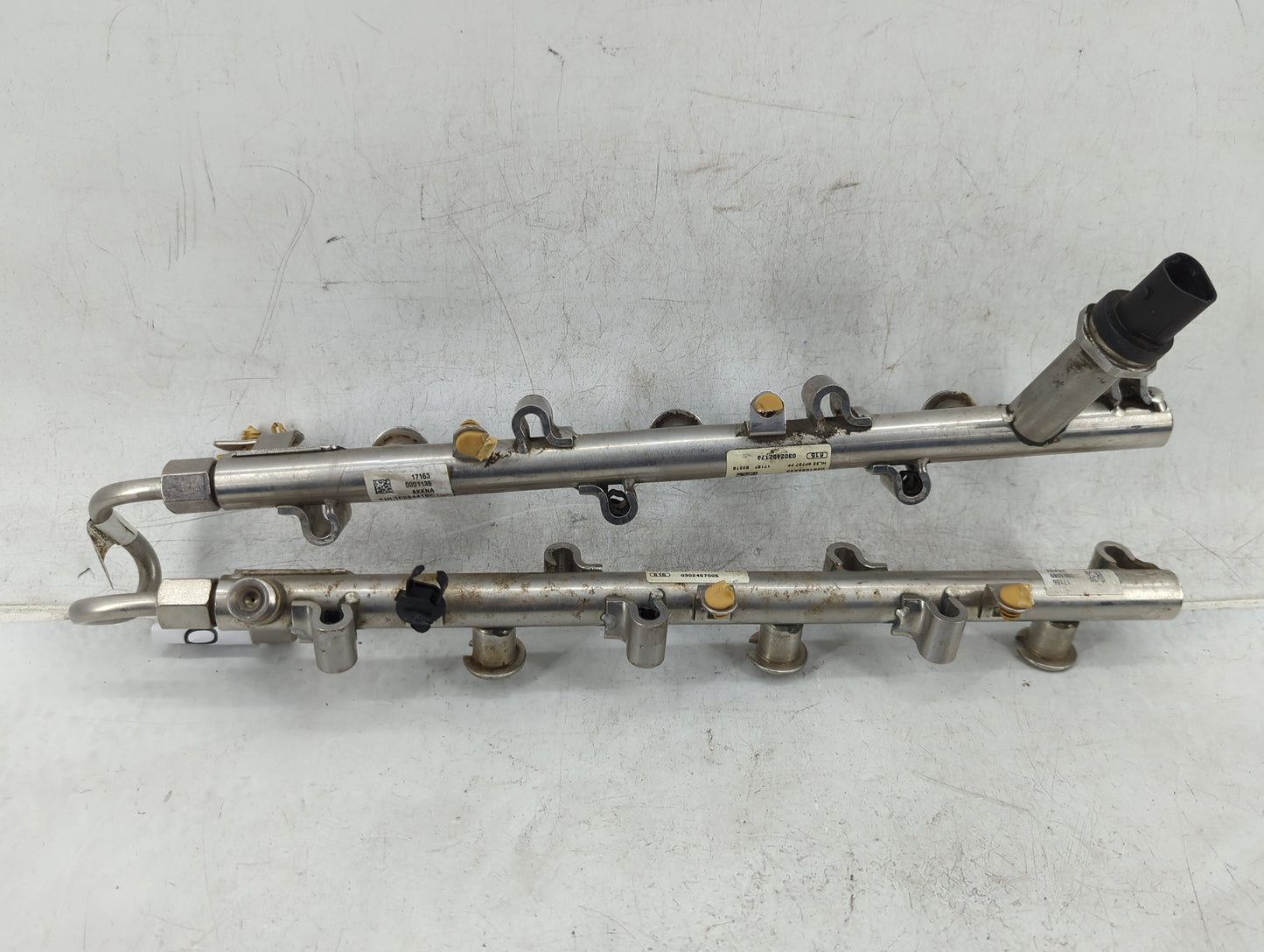 2018 Ford F-150 Fuel Injectors P/N:HL3E 9F797 EE 0302457005, 0261555244 Fits OEM Used Auto Parts - Oemusedautoparts1.com