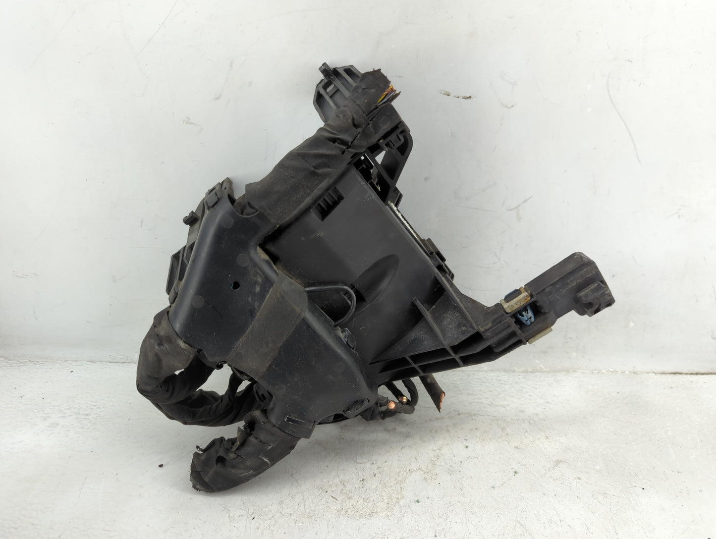 2018-2020 Ford F-150 Fusebox Fuse Box Panel Relay Module P/N:JU5T-14A003-EA Fits Fits 2018 2019 2020 OEM Used Auto Parts - O