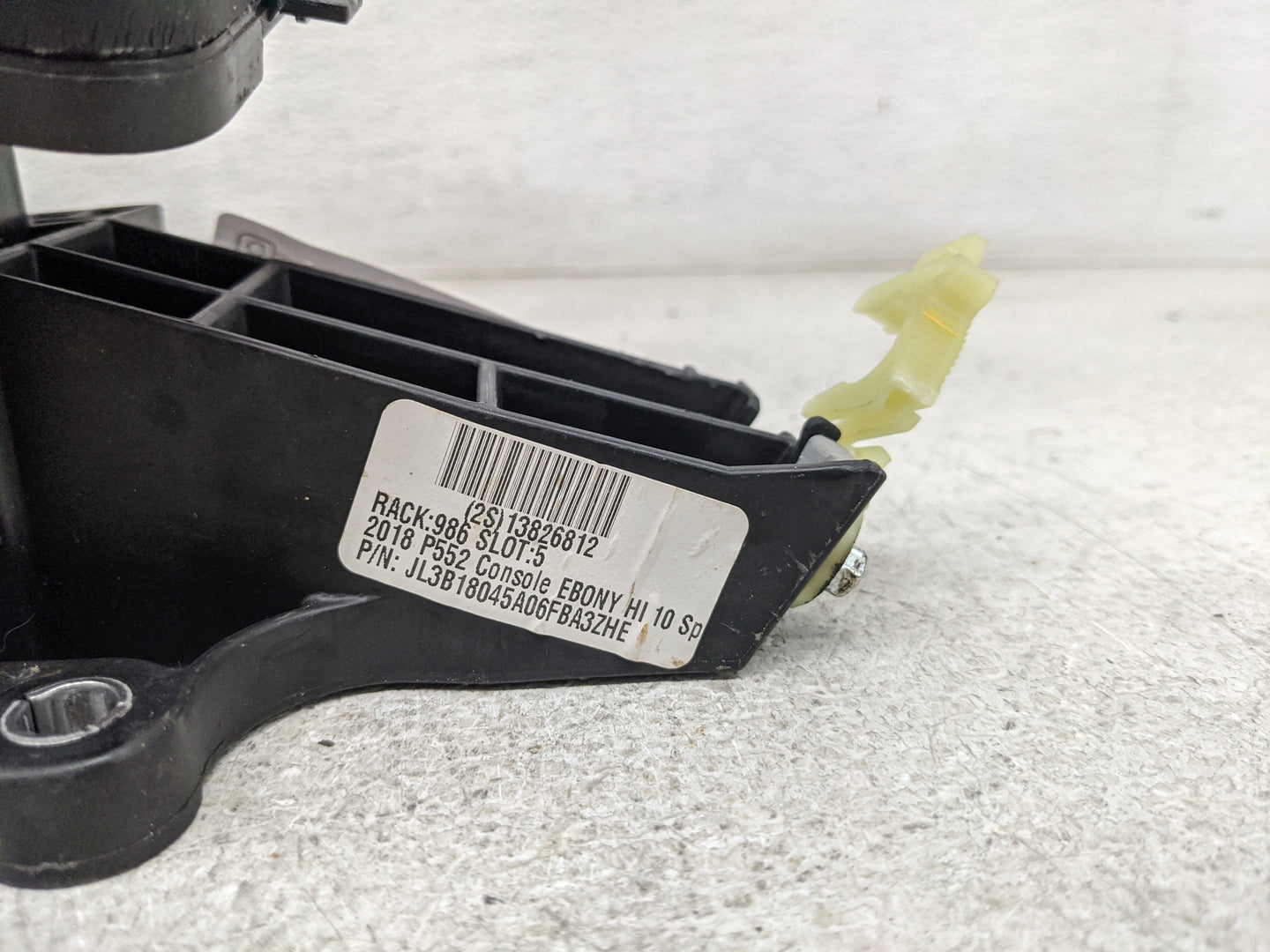 2018 Ford F-150 Floor Console Assembly Shifter - Oemusedautoparts1.com