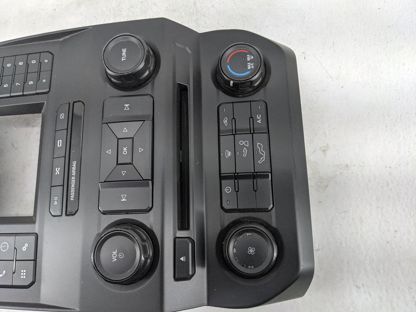 2018-2018 Ford F-150 Radio Control Panel 1483032 - Oemusedautoparts1.com