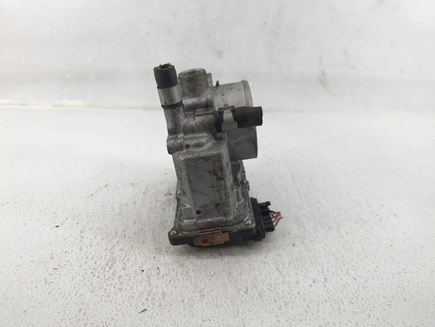 2018-2020 Ford F-150 Throttle Body Fits Fits 2018 2019 2020 2021 2022 OEM Used Auto Parts - Oemusedautoparts1.com