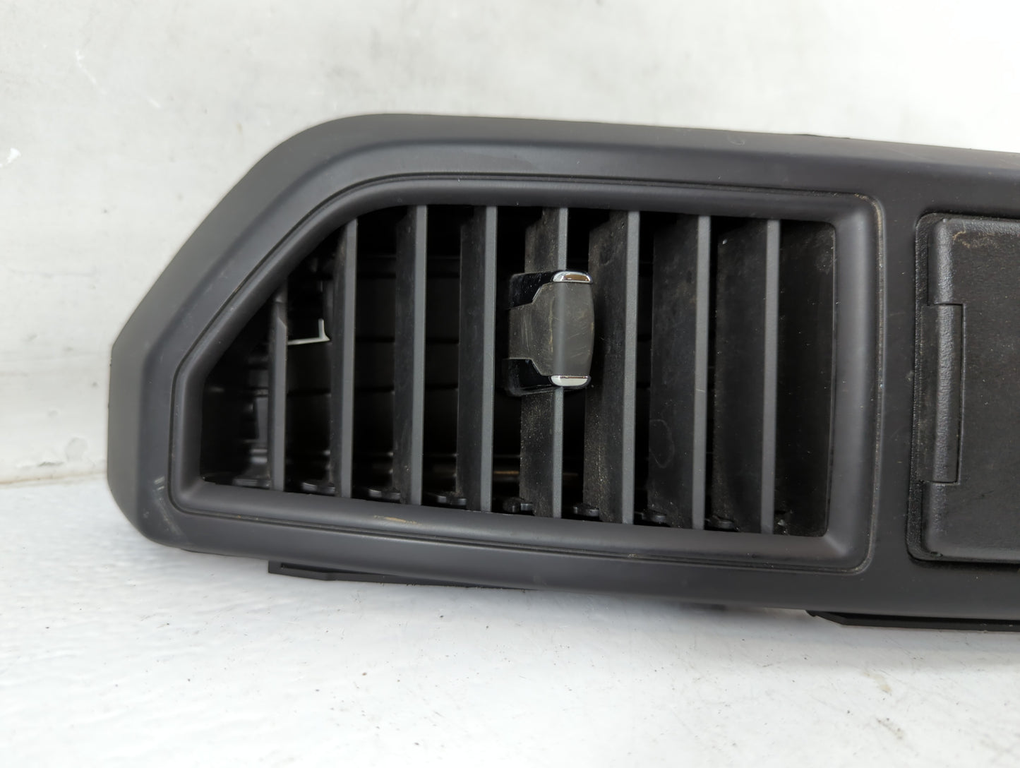 2018 Ford F-150 Driver Front Vent Window Oem - Oemusedautoparts1.com