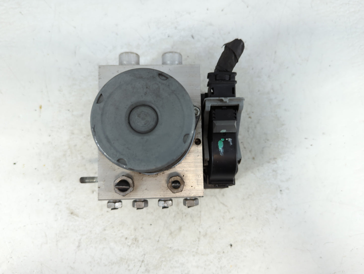2018 Ford F-150 ABS Pump Control Module Replacement P/N:JL34-2B373-AK Fits OEM Used Auto Parts - Oemusedautoparts1.com
