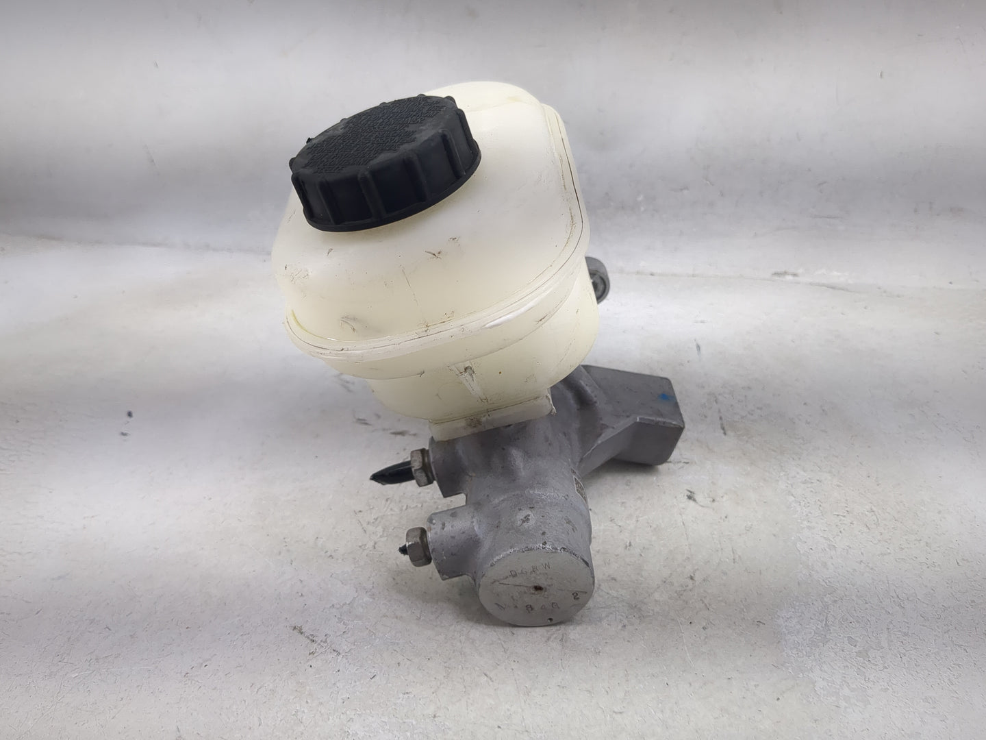 Ford F150 Brake Master Cylinder 1491056 - Oemusedautoparts1.com
