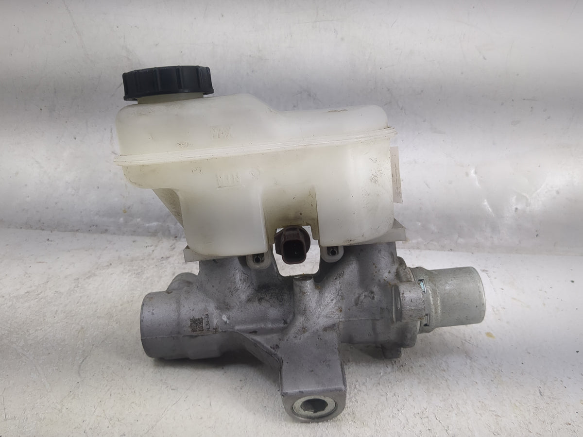Ford F150 Brake Master Cylinder 1498086 - Oemusedautoparts1.com