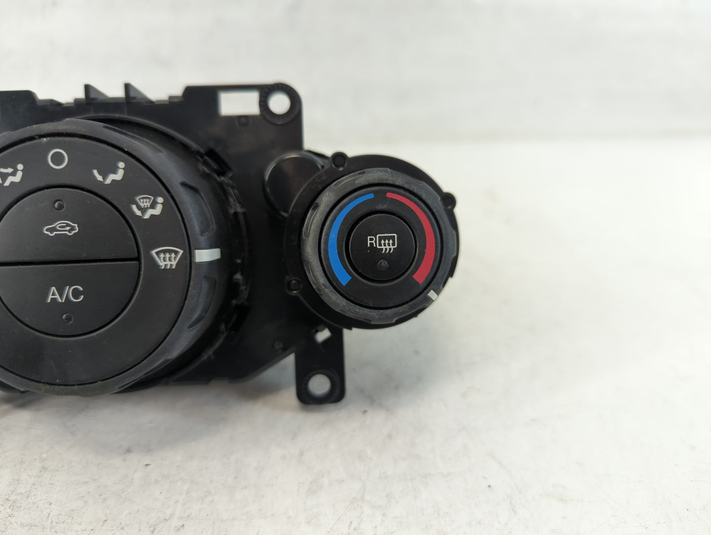 2014-2019 Ford Fiesta Climate Control Module Temperature AC/Heater Replacement P/N:D2BT 19980 AF Fits OEM Used Auto Parts - 