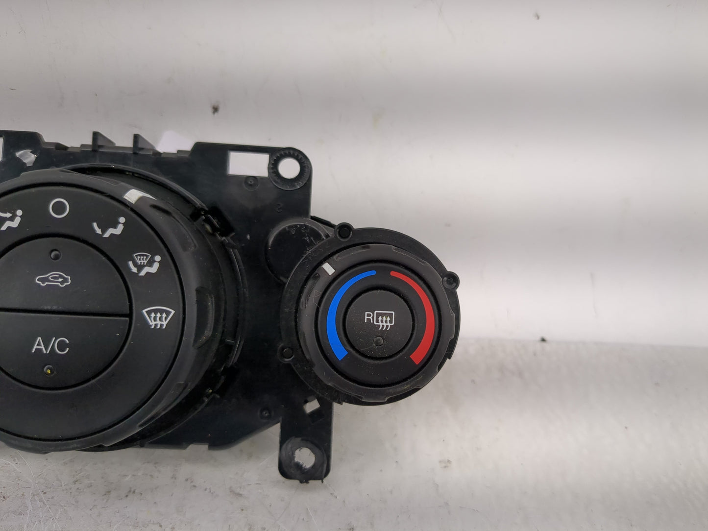 2014-2019 Ford Fiesta Climate Control Module Temperature AC/Heater Replacement P/N:D2BT 19980 AF Fits OEM Used Auto Parts - 