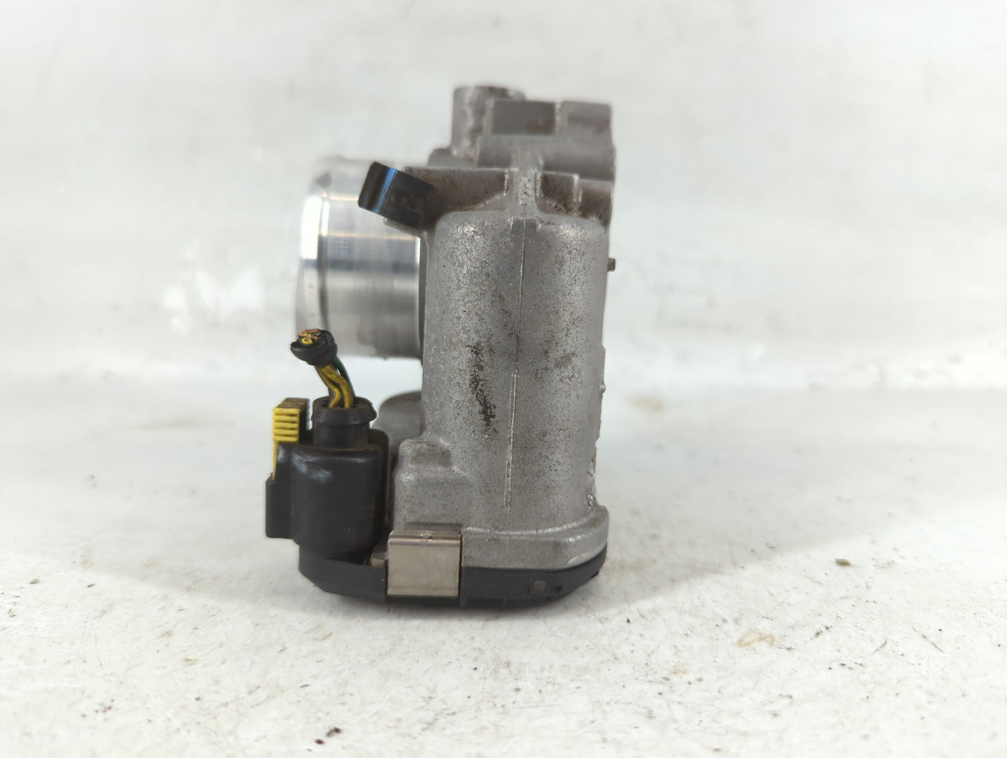 2014-2019 Ford Fiesta Throttle Body P/N:7S7G-9F991-CA Fits Fits 2013 2014 2015 2016 2017 2018 2019 OEM Used Auto Parts - Oem