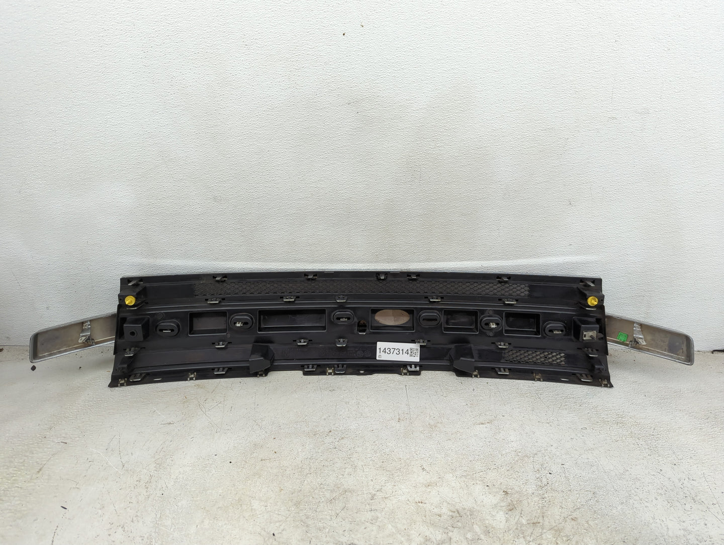 2013-2019 Ford Flex Front Grille Bumper Not Included - Oemusedautoparts1.com