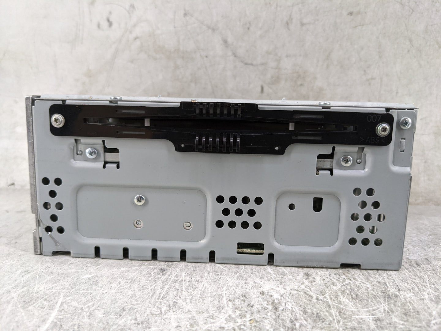 2018 Ford Flex Radio AM FM Cd Player Receiver Replacement P/N:CQ-FJ32E6UMH DA8T-19C10*-PE Fits OEM Used Auto Parts - Oemused