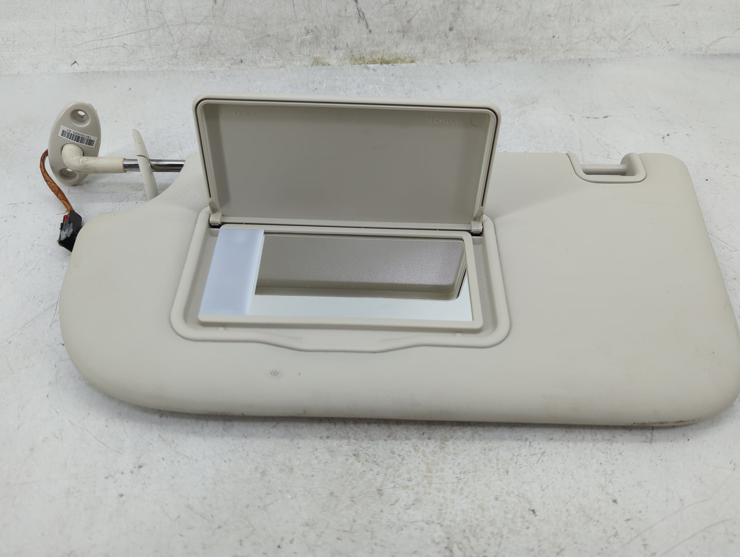2013-2018 Ford Focus Sun Visor Shade Replacement Driver Left Mirror Fits Fits 2013 2014 2015 2016 2017 2018 OEM Used Auto Pa