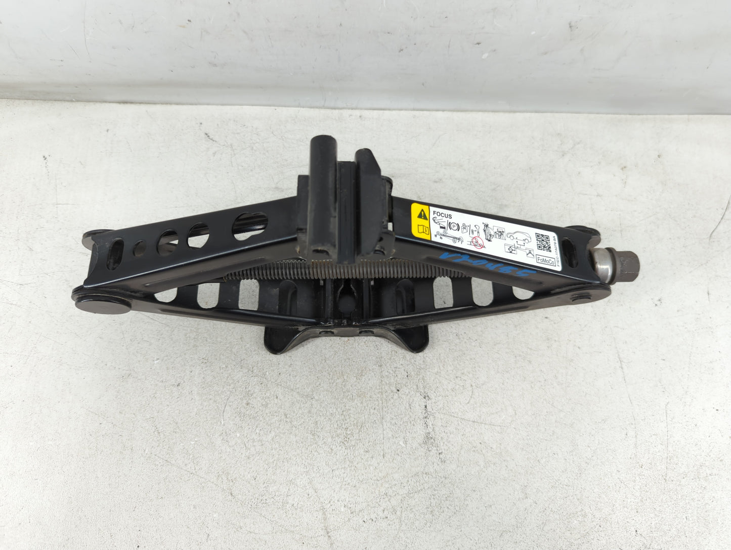 2018 Ford Focus Spare Scissor Car Jack - Oemusedautoparts1.com