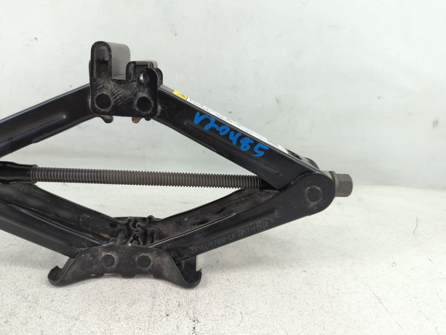 2018 Ford Focus Spare Scissor Car Jack - Oemusedautoparts1.com
