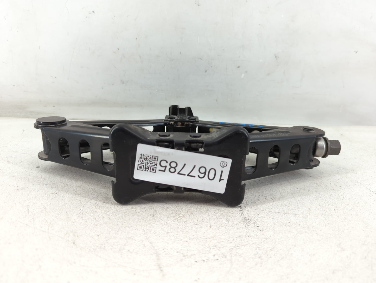 2018 Ford Focus Spare Scissor Car Jack - Oemusedautoparts1.com