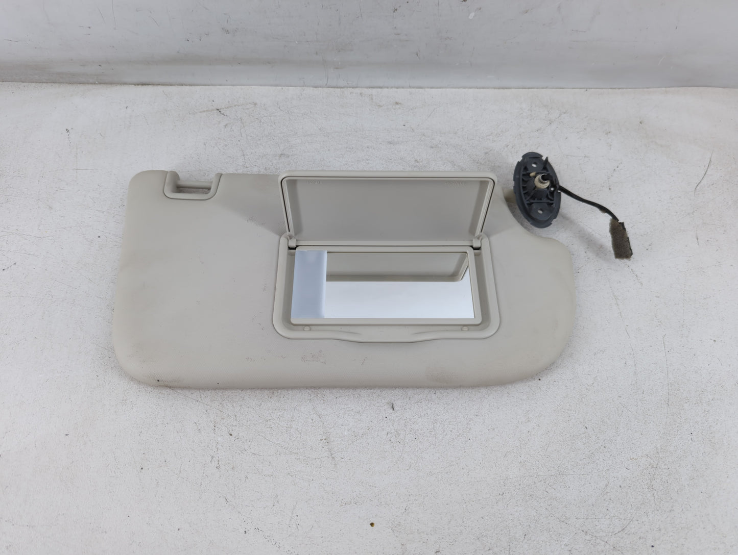 2013-2015 Ford Focus Sun Visor Shade Replacement Passenger Right Mirror Fits Fits 2013 2014 2015 OEM Used Auto Parts - Oemus