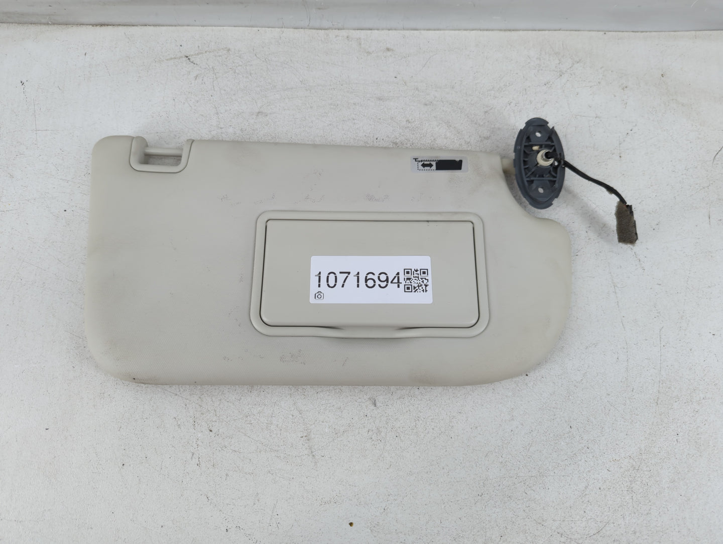 2013-2015 Ford Focus Sun Visor Shade Replacement Passenger Right Mirror Fits Fits 2013 2014 2015 OEM Used Auto Parts - Oemus