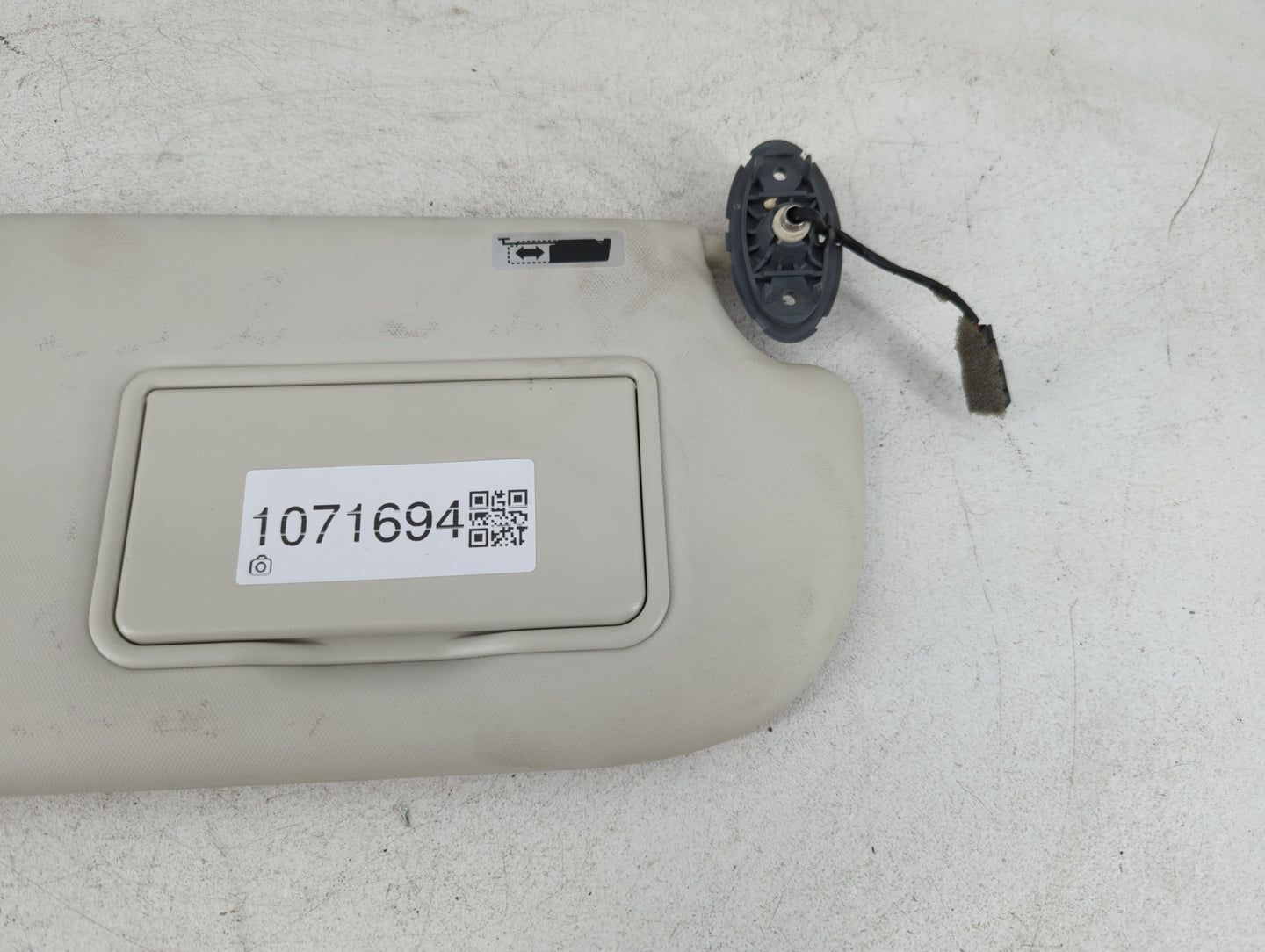 2013-2015 Ford Focus Sun Visor Shade Replacement Passenger Right Mirror Fits Fits 2013 2014 2015 OEM Used Auto Parts - Oemus
