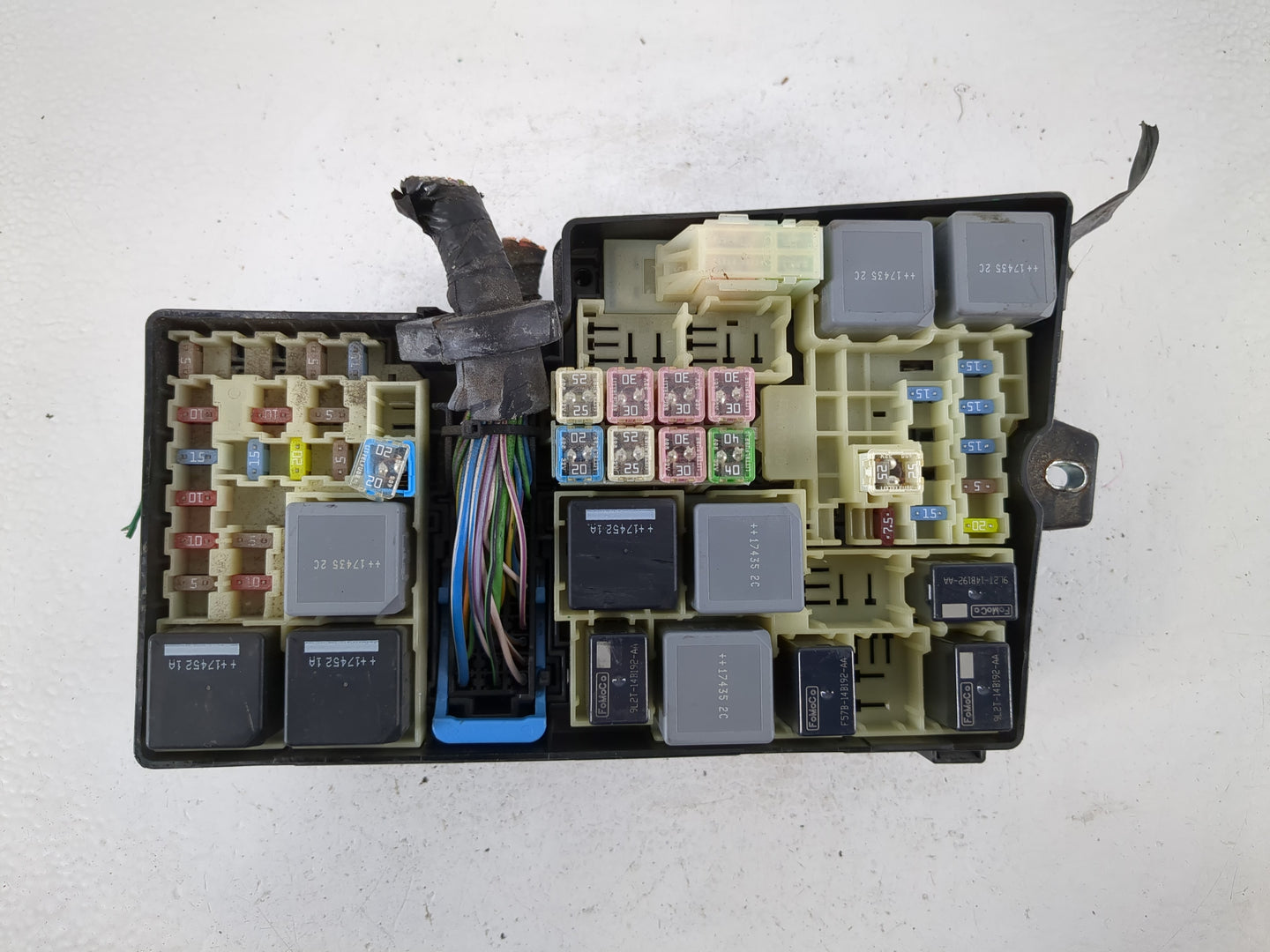 2017-2018 Ford Focus Fusebox Fuse Box Panel Relay Module P/N:AV6T-14A142-AB Fits Fits 2017 2018 OEM Used Auto Parts - Oemuse